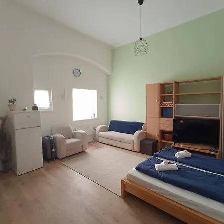 Cozy Place In Buda Xi. * 布达佩斯